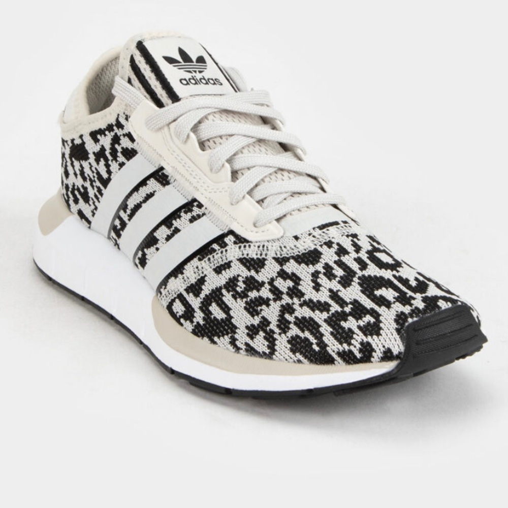 Adidas Swift Run X Women’s Gray Leopard Shoes EUC